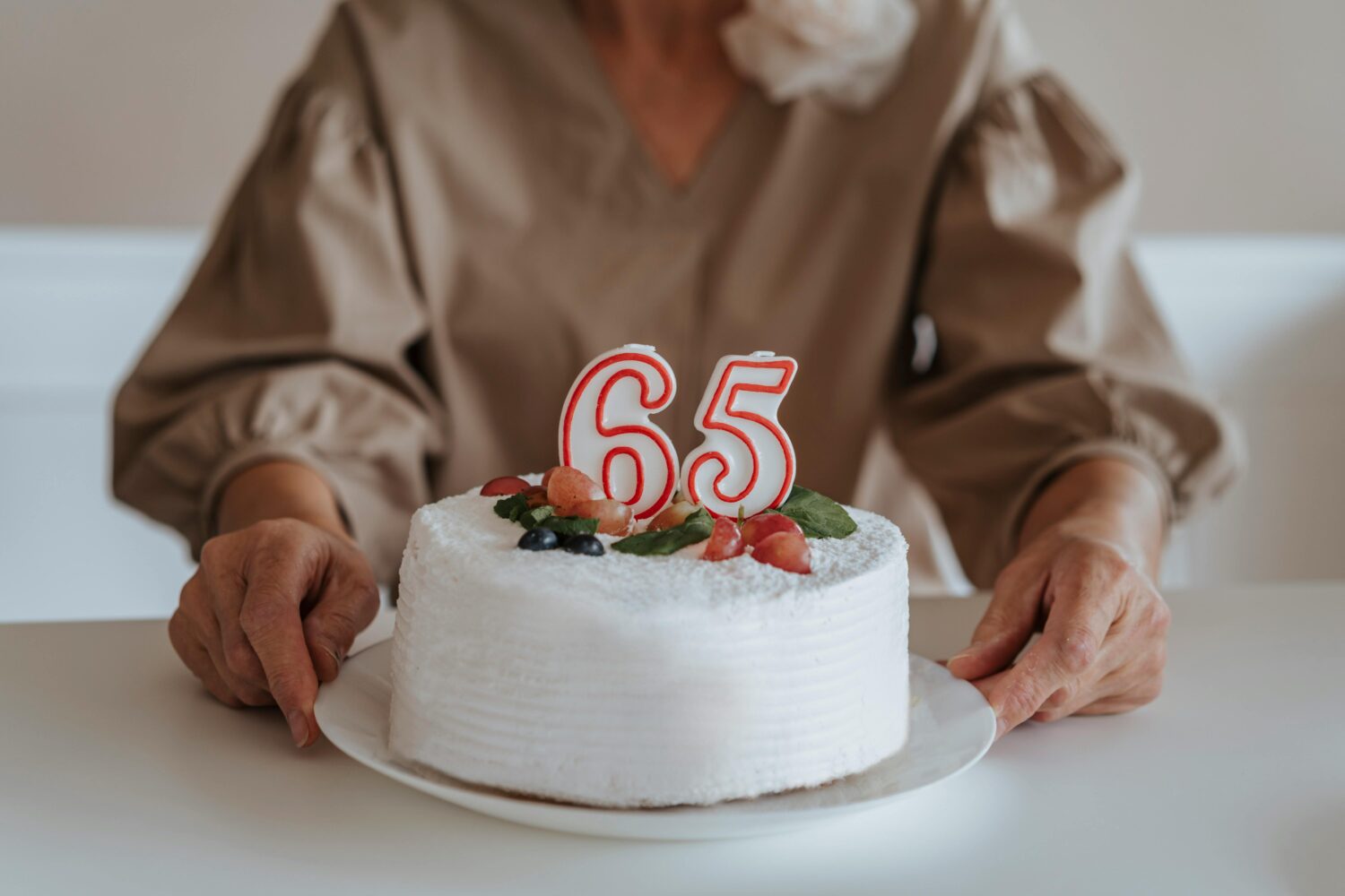 привітання з 65 річчям жінці у віршах - Листівка 9
