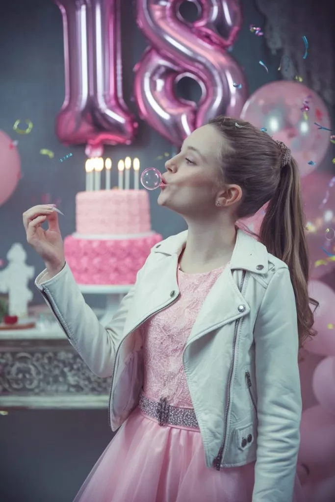 вірш привітання з 18-річчям дівчині - Листівка 22